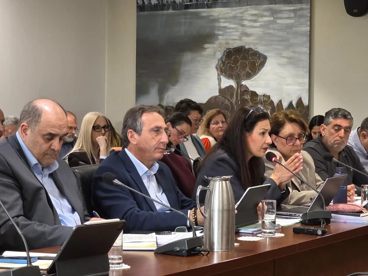 קדחת הפה והטלפיים: סערה פוליטית בפרלמנט סביב ההשמדה