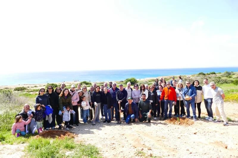 יוניברסל לייף: פעולת נטיעת עצים בכף גרקו