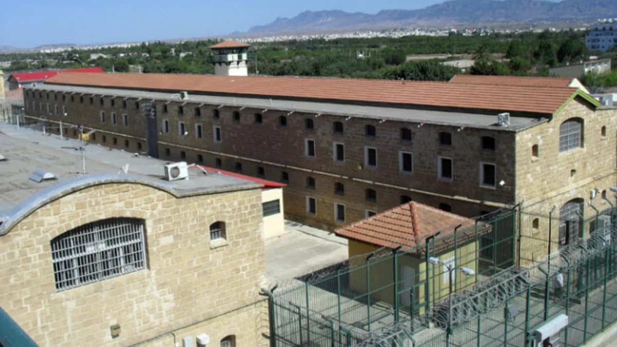 Κεντρικές Φυλακές: Άδειες ασθενείας για ημικρανίες και ορθοπεδικά