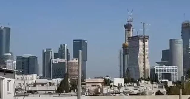 Тель-Авив: Сирены и перехват баллистических ракет – Видео