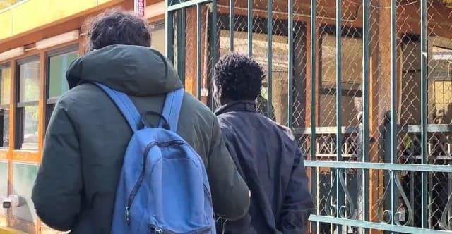 Суданец заключен в тюрьму за угрозу возле штаб-квартиры полиции в Афинах