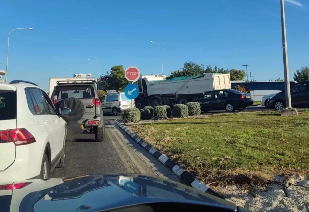 Κυκλοφοριακό χάος στην Πάφο λόγω έργων στα Κονιά