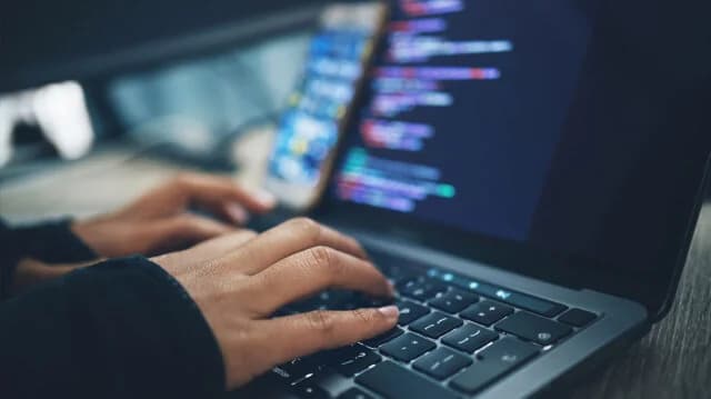 Hackers iraníes atacan el Parlamento albanés