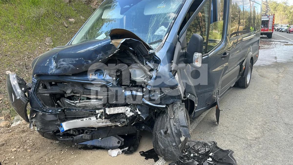 Τροχαίο με σχολικό λεωφορείο: Καταγγελίες για καθυστέρηση ασθενοφόρων