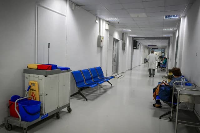 Увеличение числа греческих врачей NHS с частной практикой в 2026 году