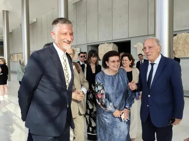 איטליה תחזיר 145 מטבעות יווניים עתיקים ותתמוך באיחוד פסלי הפרתנון