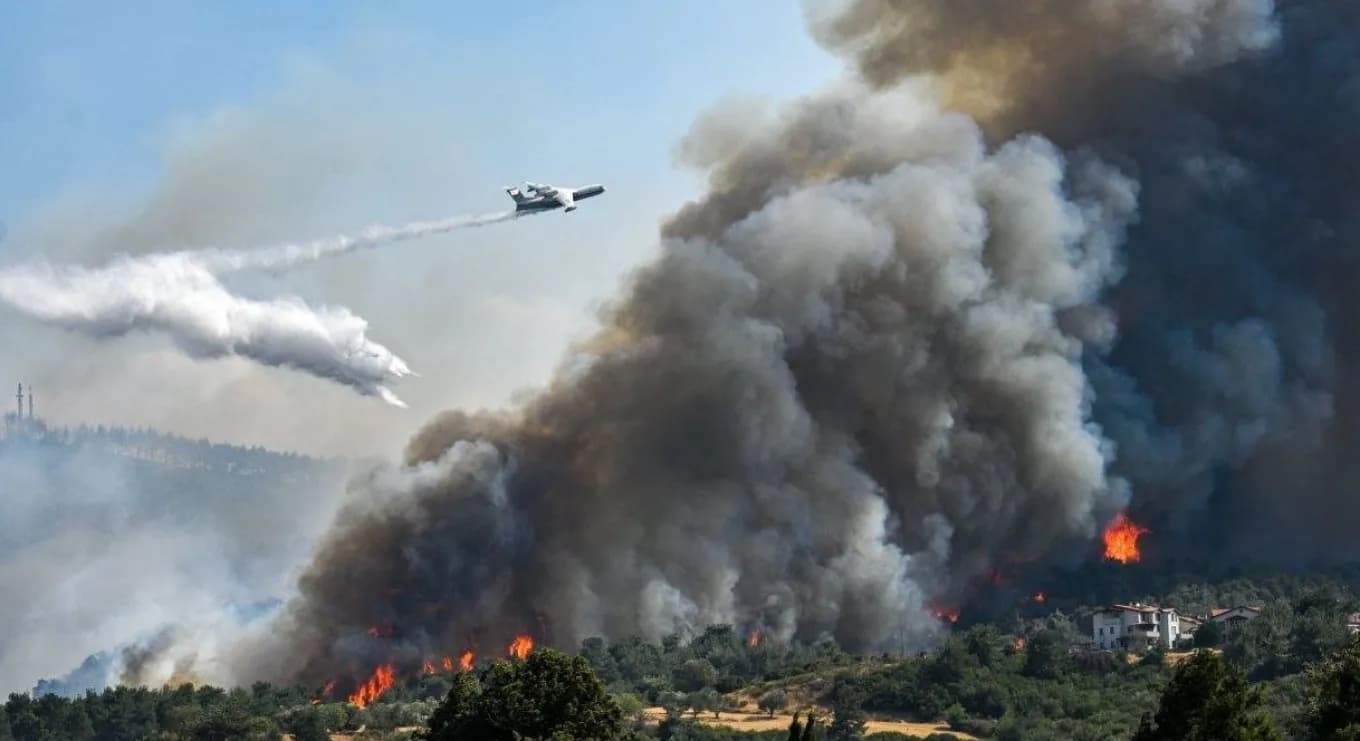 Türkei: Großbrand in den Dardanellen, Evakuierungen und Schifffahrt gestoppt