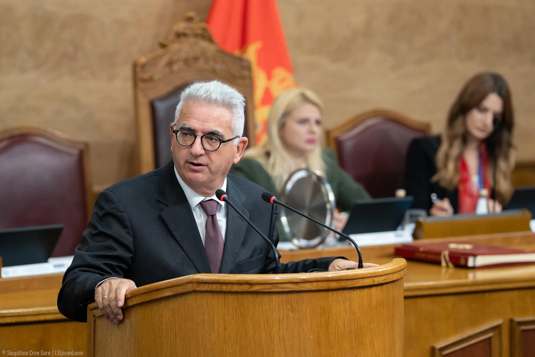 Хадзияннис призывает к отставке министров после смертельного пожара
