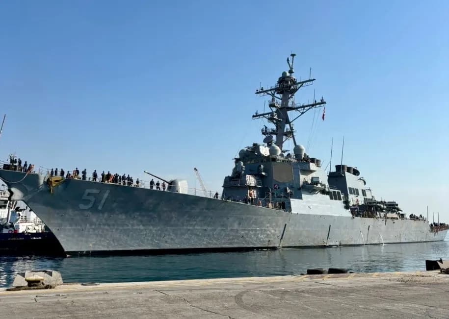USS Arleigh Burke legt im Hafen von Larnaka auf Zypern an