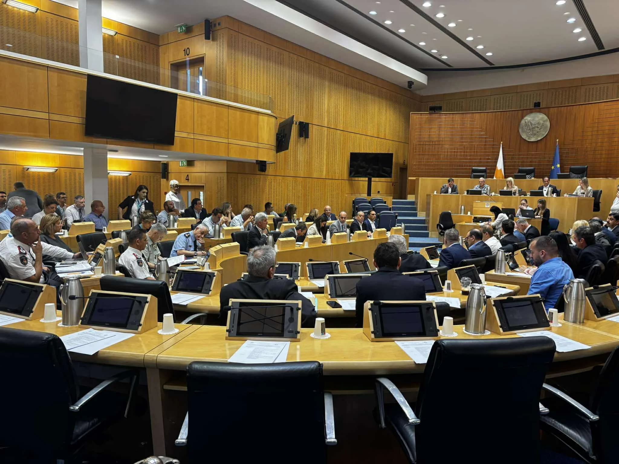 El Parlamento de Chipre debate sobre el mortal incendio de Limassol