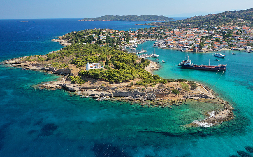 The "World Travel Awards" highlighted the Saronic Islands as the top destinations for 2023
